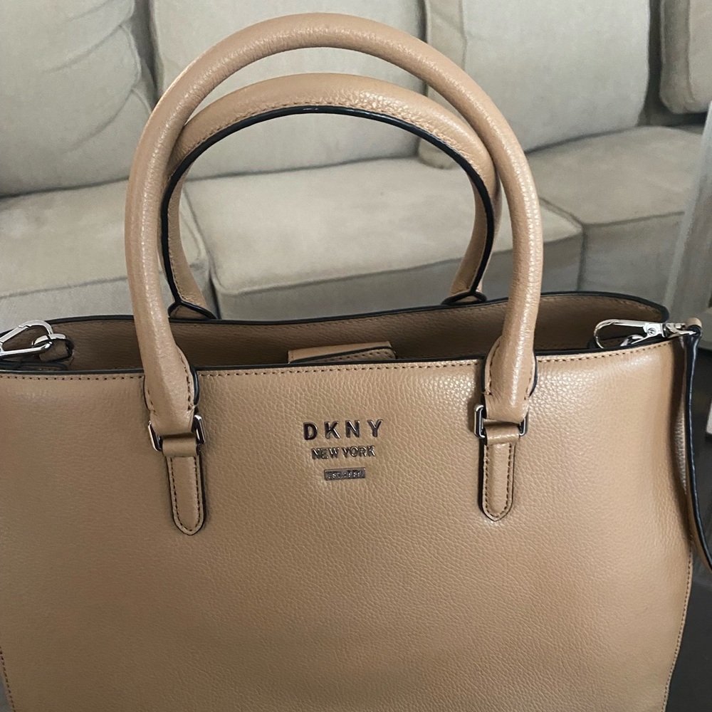 DKNY SATCHEL - Picture 7 of 15